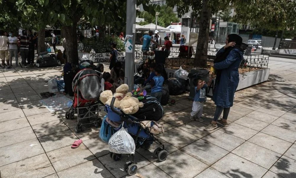 Δεν θέλουμε η Αθήνα να γίνει Λονδίνο-Βανδάλισαν εικονοστάσι της Παναγίας στην πλατεία Αττικής (Βίντεο)